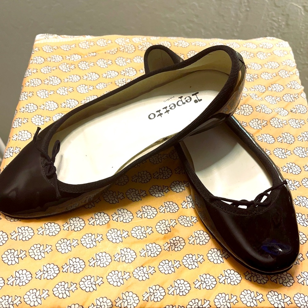 Repetto
glossy flat ballerina shoes